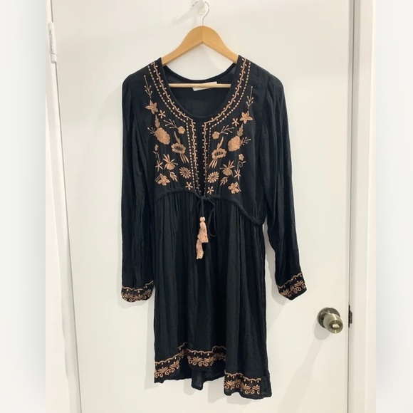 Adrift Dresses & Skirts - Adrift Embroidered Dress Size 10-12